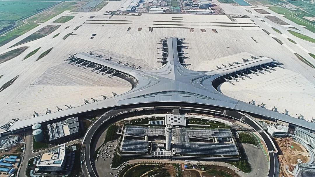 匠造一流東北亞國際樞紐機場！中裝建設“筑”力青島膠東國際機場成功試飛